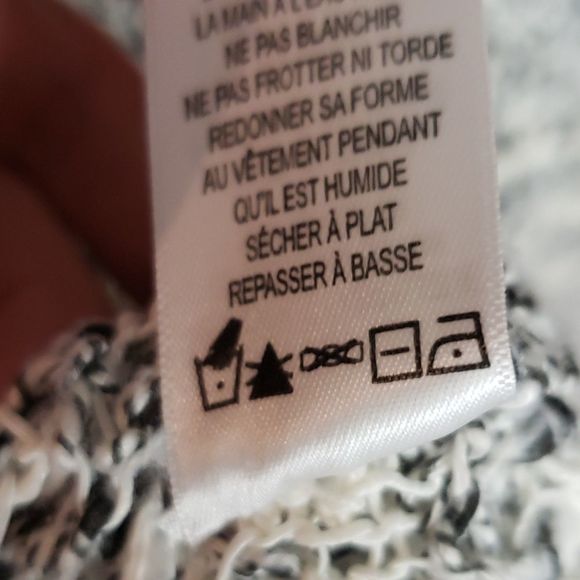 3 for $25 Ricki's Grey Black Ladies Sweater Size Medium - Picture 6 of 6